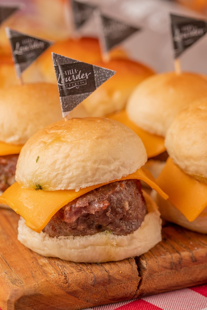 MINI  HAMBÚRGUER COM CHEDDAR