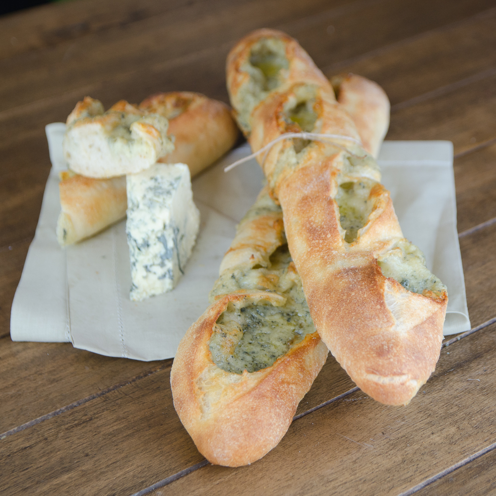 BAGUETE GORGONZOLA COM QUEIJO MINAS