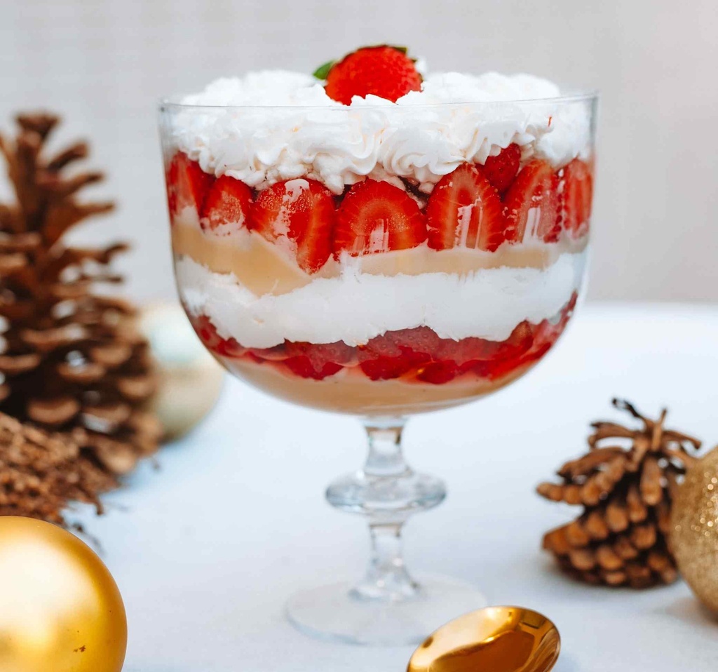 TAÇA DE MERENGUE DE MORANGO