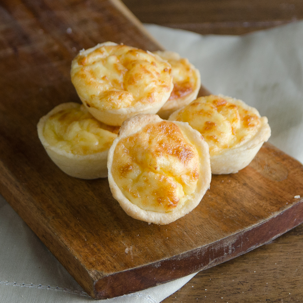 MINI EMPADINHA DE QUEIJO