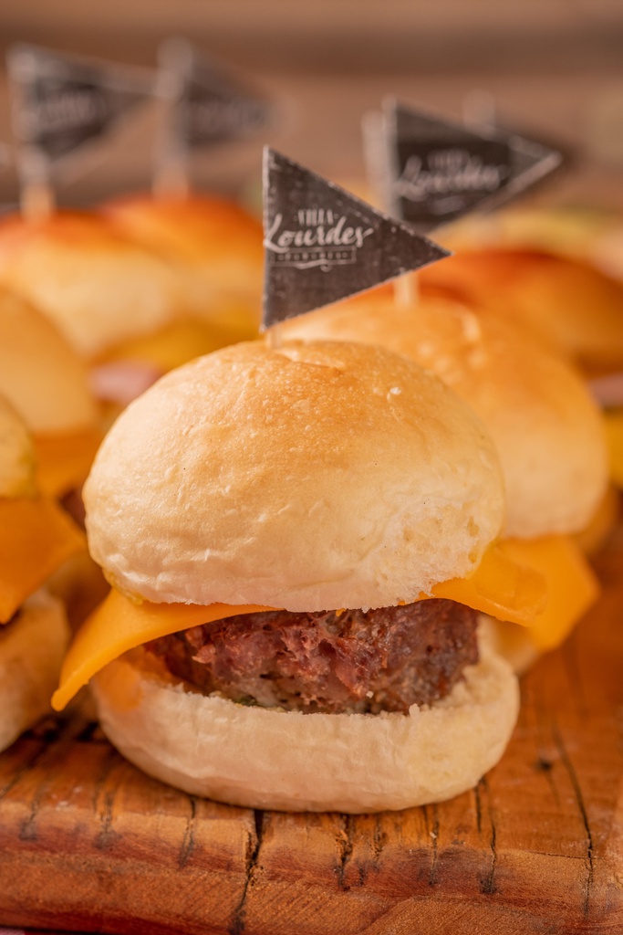 MINI  HAMBÚRGUER COM CHEDDAR