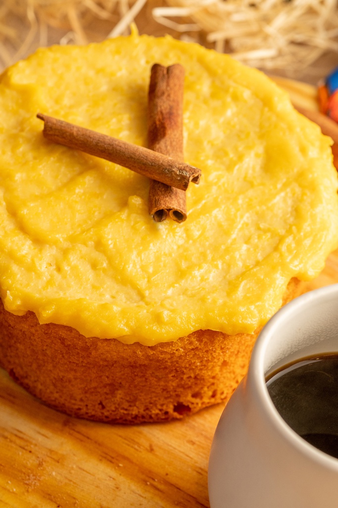 BOLO DE MILHO COM CALDA CREMOSA