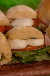 [37826] MINI SANDUÍCHE CAPRESE